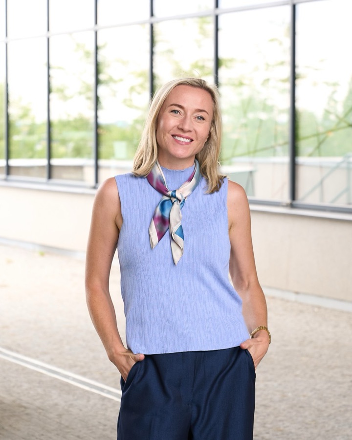 Tereza Marková smiling, wearing a scarf